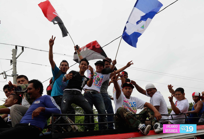 Caravanas de todo el país llegan a Plaza de la Fé para celebrar el 35/19