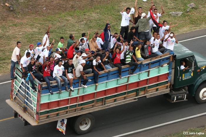 Caravanas de todo el país llegan a Plaza de la Fé para celebrar el 35/19