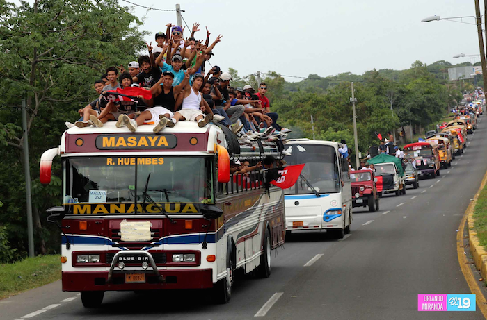 Caravanas de todo el país llegan a Plaza de la Fé para celebrar el 35/19