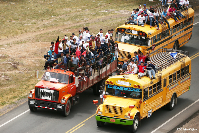 Caravanas de todo el país llegan a Plaza de la Fé para celebrar el 35/19