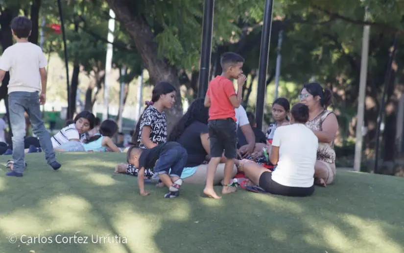 Parque Palestina and Edith Grön Promenade: Two Family Recreation Spaces