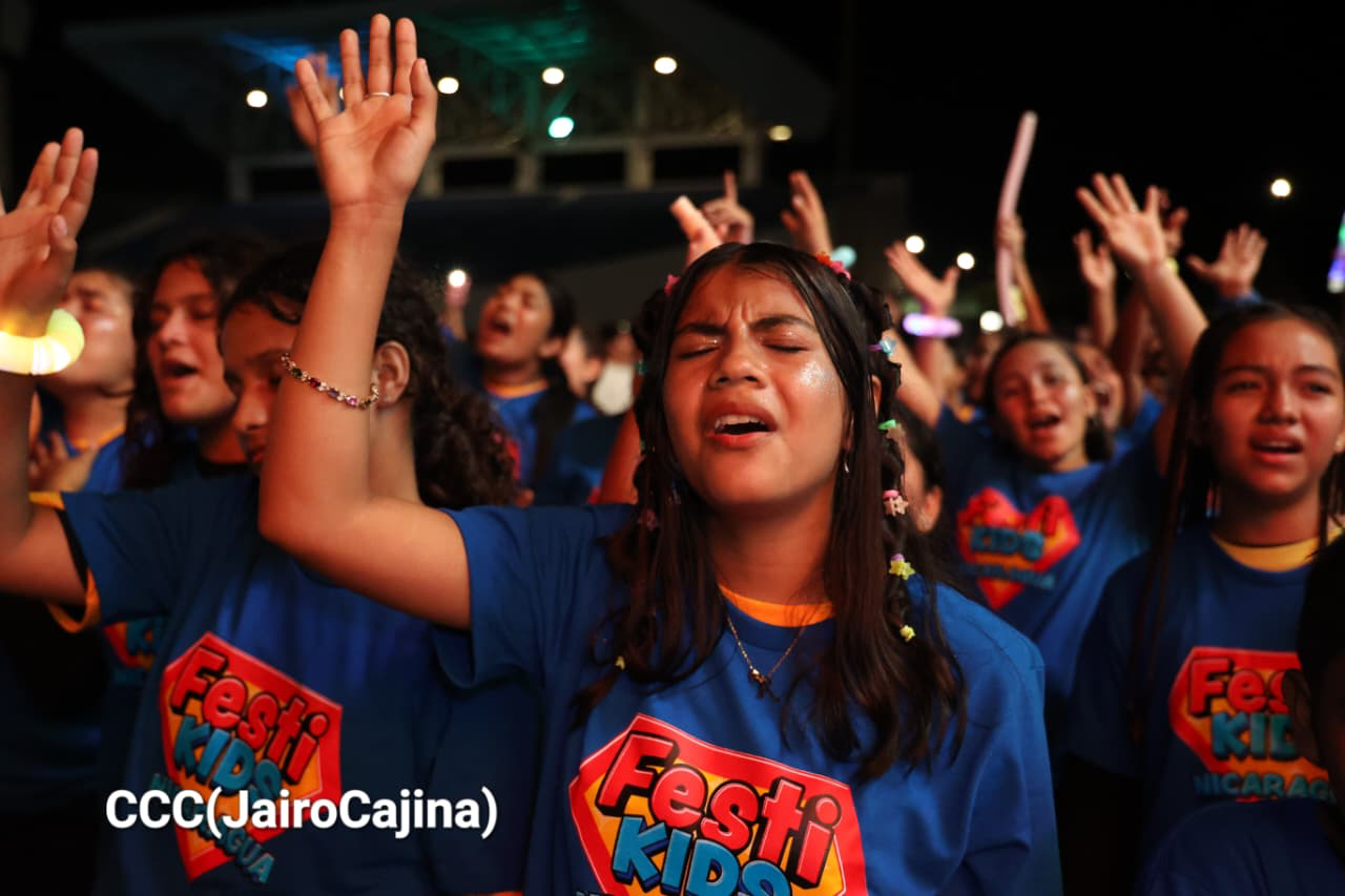 Festival de la Familia at Estadio Soberanía Kicks Off with Colorful Festi Kid