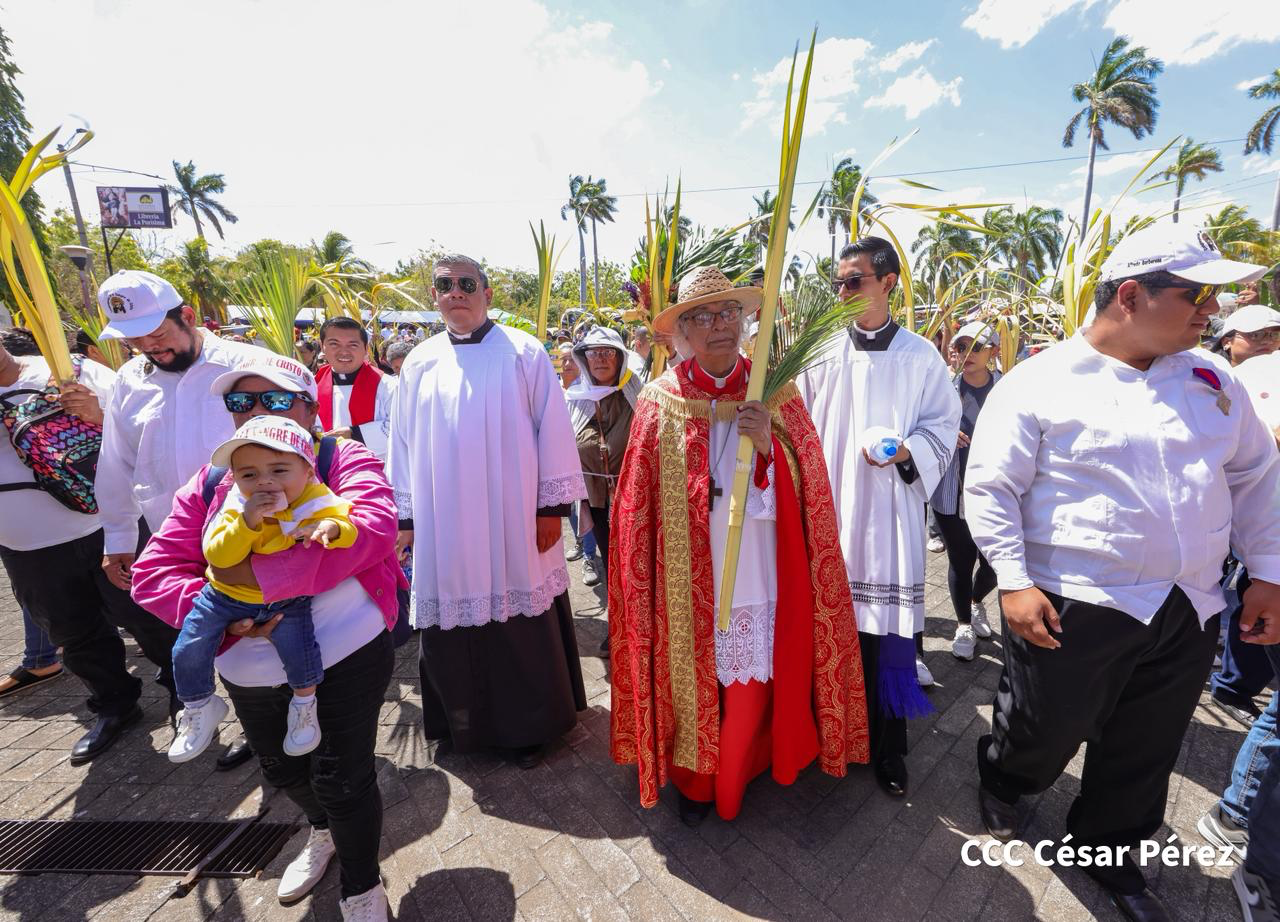 Catholic Faithful Begin Holy Week with Palm Sunday Procession