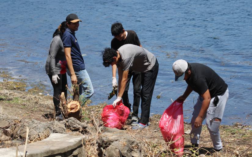 Guardabarranco Environmental Movement Carries Out Cleaning Efforts at Xiloá Lagoon