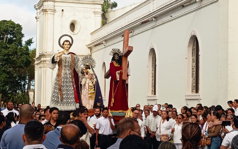 Nicaraguan families devotedly experience the traditional Viacrucis