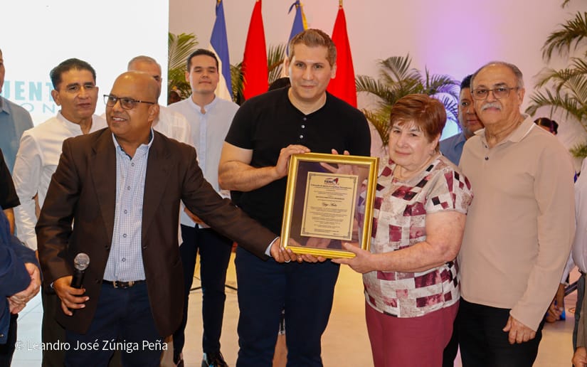 Preacher Yiye Ávila Honored at National Meeting of Pastors and Pastoras for Peace in Nicaragua
