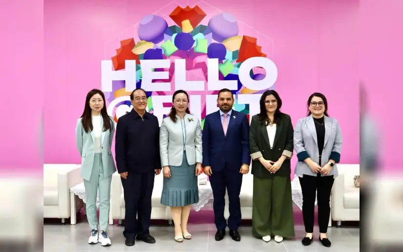 With the Beijing Institute of Fashion Technology in China