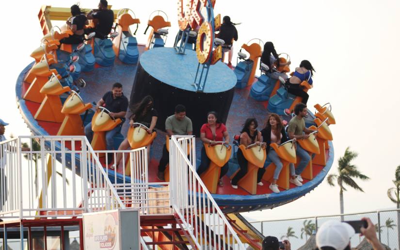 Capital Families Enjoy Healthy Recreation at Puerto Salvador Allende