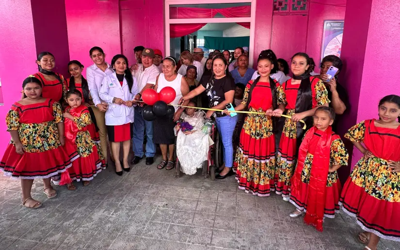 El Crucero Families Inaugurate Improvements at René Quintero Vivas Health Center