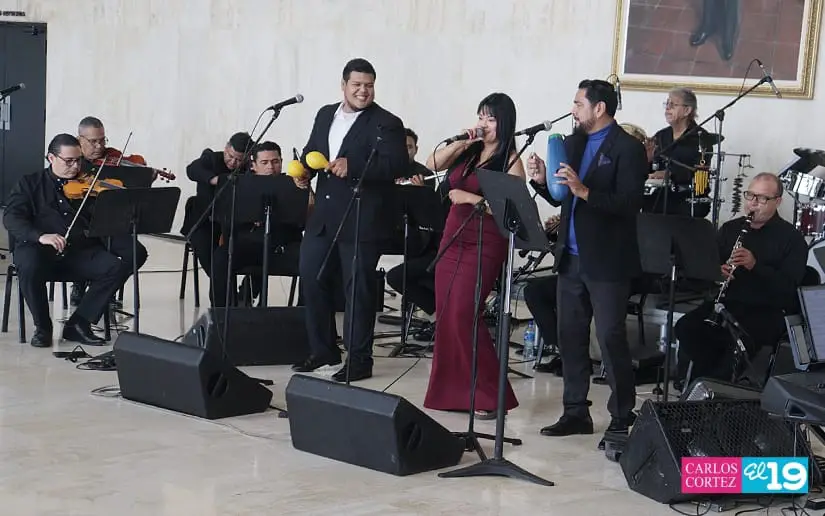 Cover image for Emotiva Gala Artística en homenaje a la Madre Nicaragüense