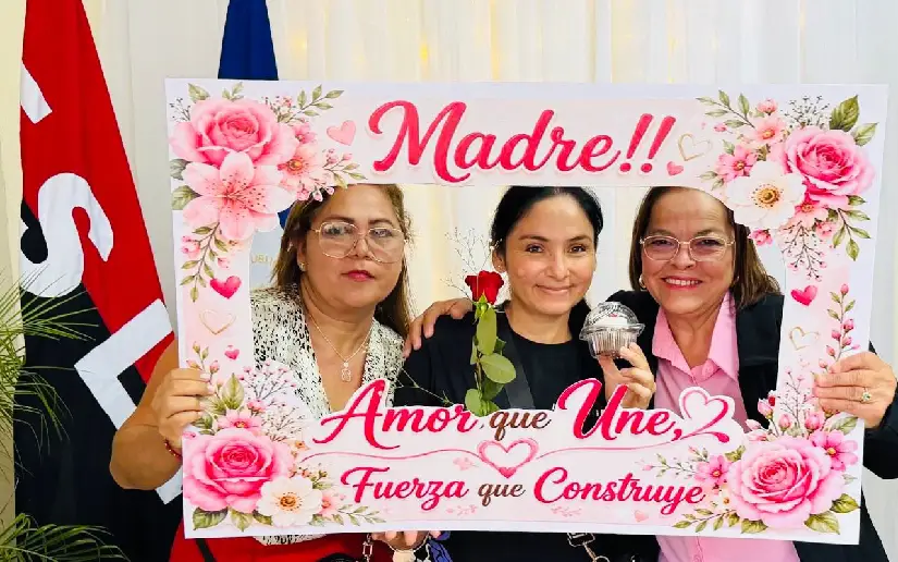 Cover image for Madres, fuerza de amor
