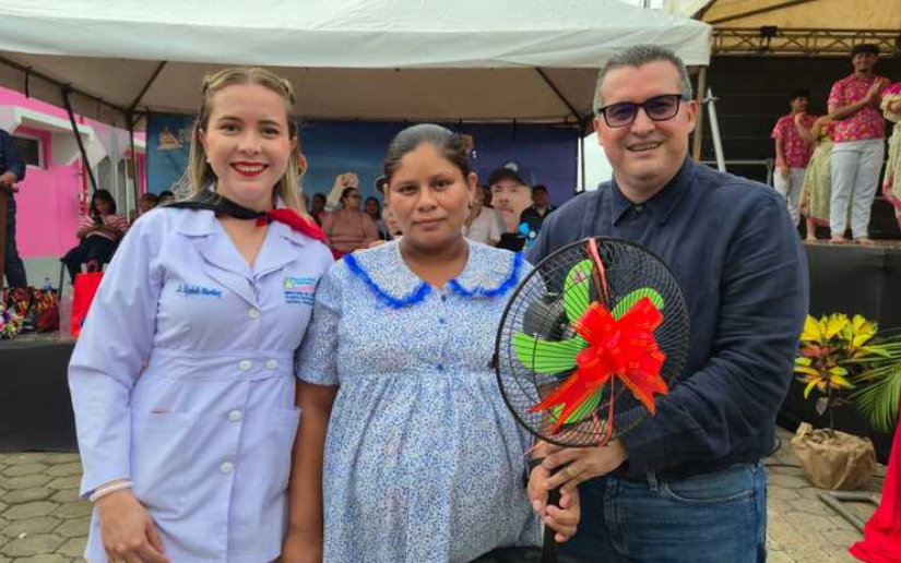 Cover image for Imágenes: Homenaje a las heroicas madres nicaragüenses y primer aniversario del Hospital Jacinto Hernandez
