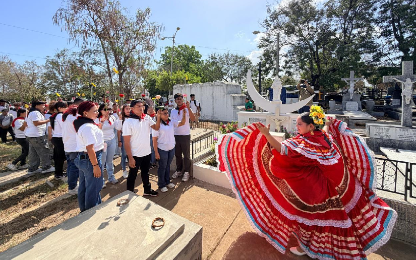 Cover image for Entrega de Flores a Madres de Héroes y Mártires que han pasado a otro plano de vida