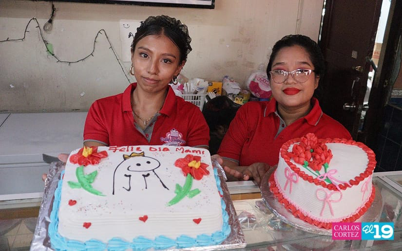 Comercios registran alta demanda de pasteles y arreglos florales por el Día de las Madres