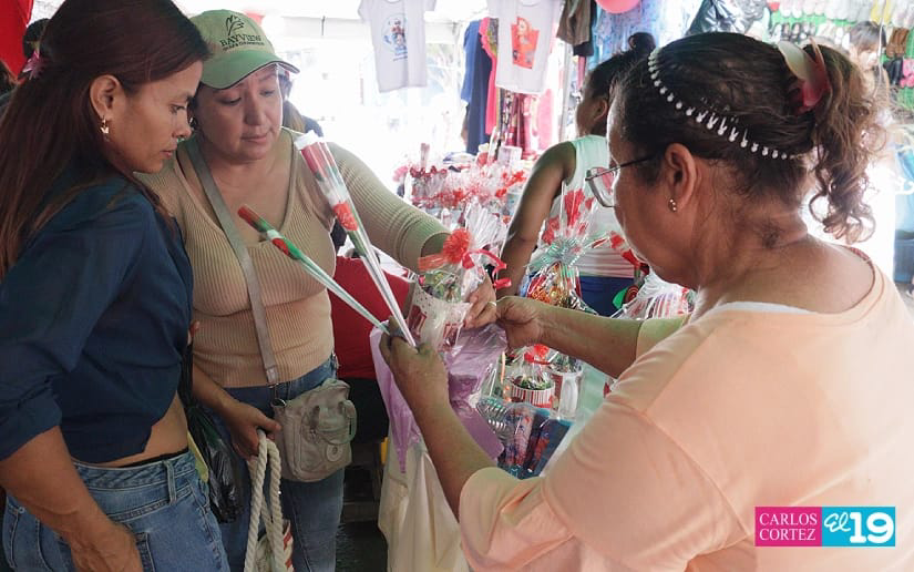 Mercados ofrecen variedad de regalos y promociones para celebrar a madres nicaragüenses