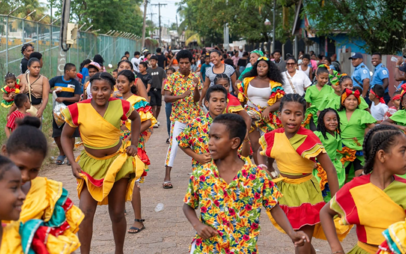 Bilwi cerró mayo al ritmo del último May Pole en el histórico barrio El Muelle