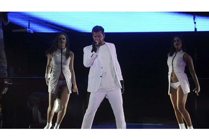 Ricky Martin, concierto íntimo en blanco y negro
