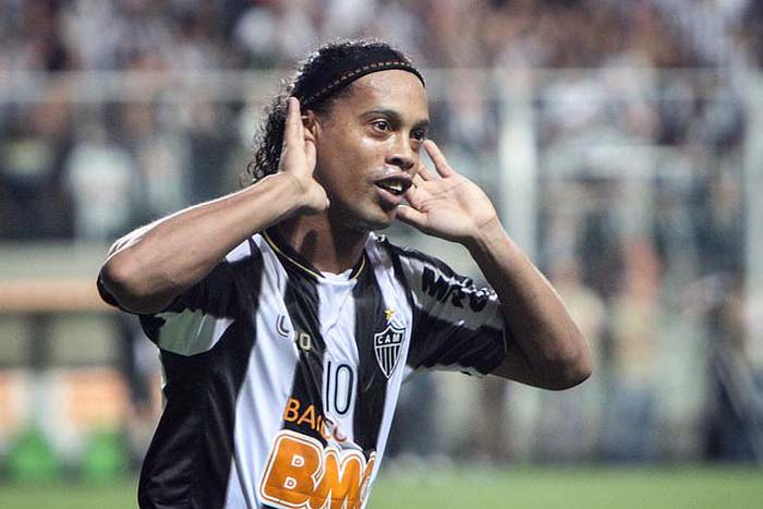 Ronaldinho Gaúcho acuerda su salida del Atlético Mineiro