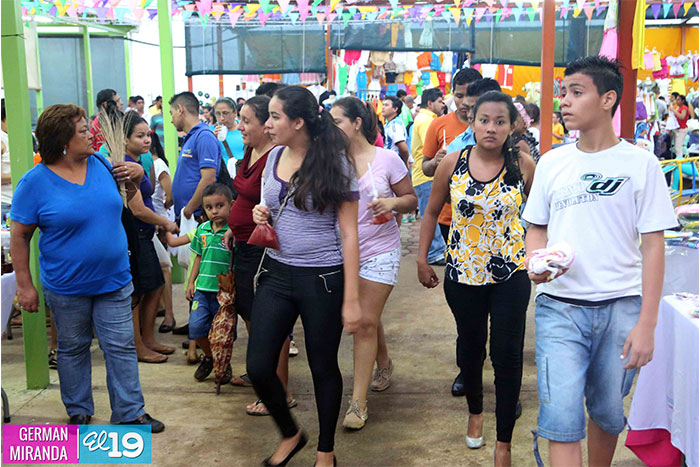 Capitalinos disfrutan de nuevos atractivos en Feria de la Economía Familiar