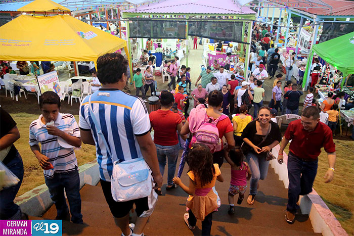 Capitalinos disfrutan de nuevos atractivos en Feria de la Economía Familiar