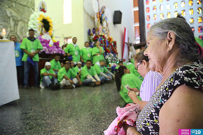 Con alegría y fervor miles acompañan a Santo Domingo hacia Las Sierritas