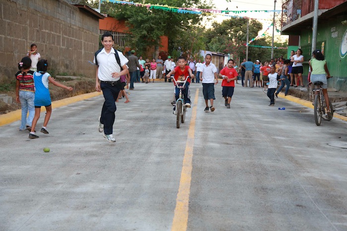 Gobierno inyecta millonaria suma para desarrollar modernas calles en barrios de Managua