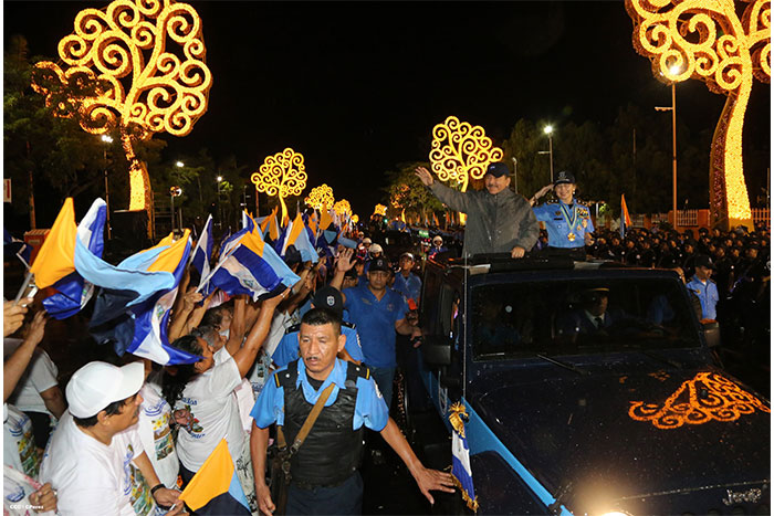 Daniel preside desfile conmemorativo del 35 Aniversario de Fundación de la Policía Nacional