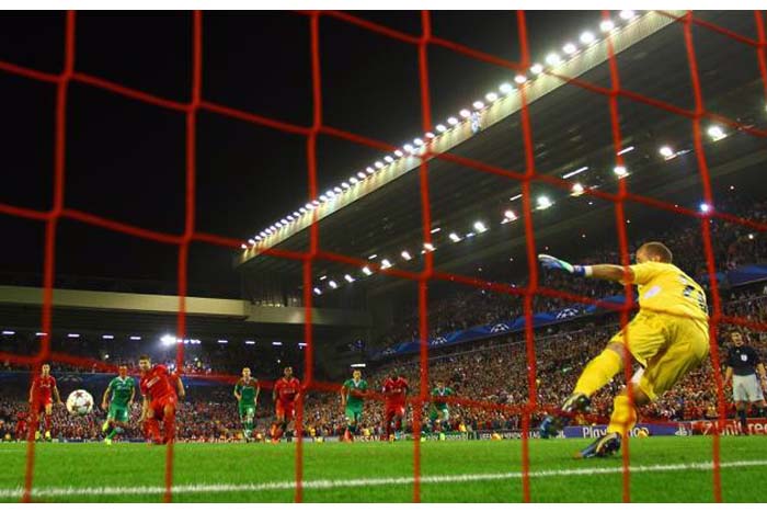 El Liverpool gana en el descuento al Ludogorets en su regreso a Champions