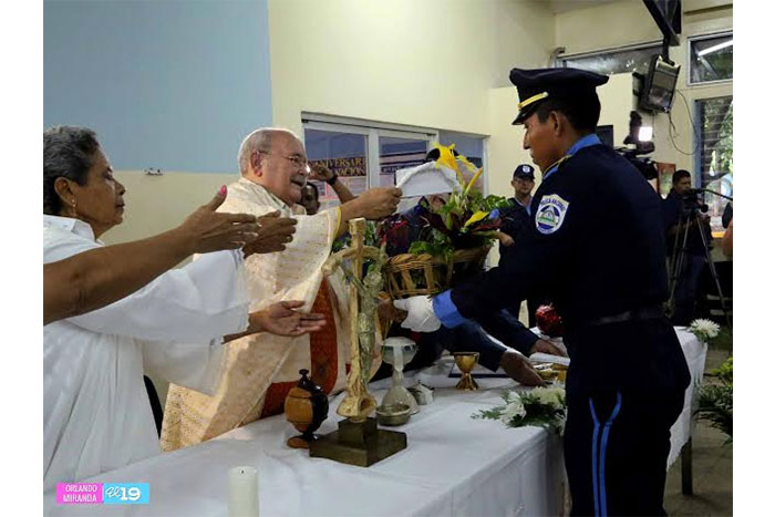 Padre Miguel D´Escoto oficia misa de acción de gracias por aniversario de la Policía Nacional
