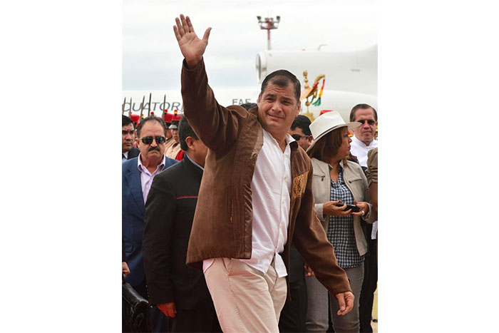 Correa alerta ante acciones desestabilizadoras de la derecha