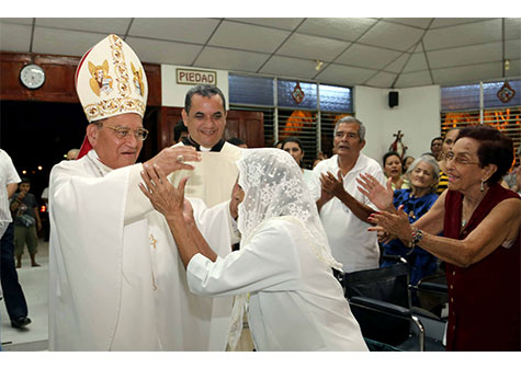 Cardenal Miguel celebra misa en honor al Espíritu Santo