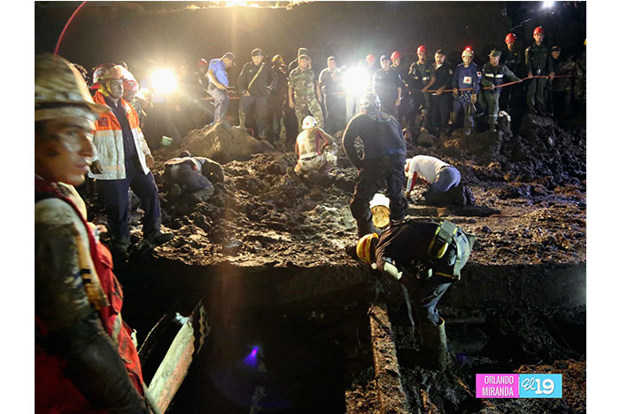 Colapsa muro en Barrio 18 de Mayo y soterra a familias