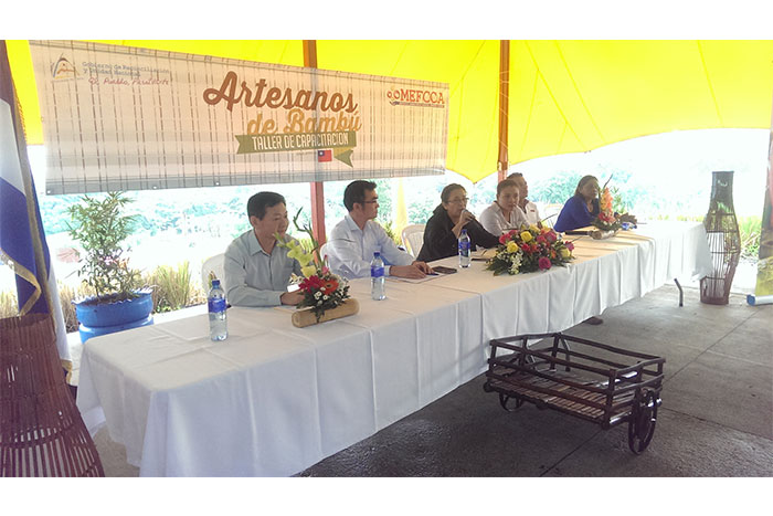 Artesanos del bambú se capacitan para mejorar calidad y productividad