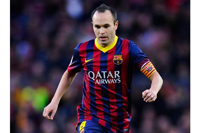 Cristiano Ronaldo critica la fecha del Clásico, Iniesta le responde