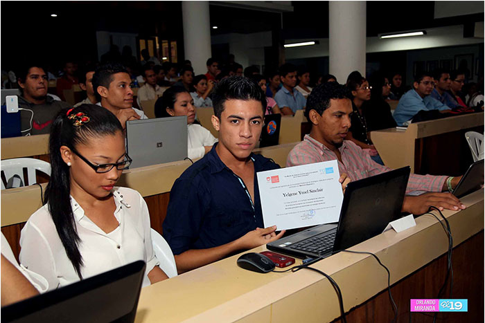 Realizan encuentro de desarrolladores de software