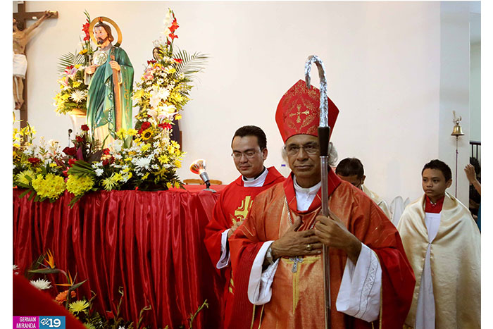 Fieles católicos celebran a San Judas Tadeo
