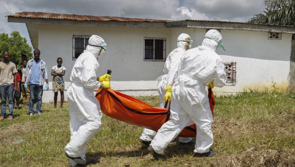 OMS eleva a cinco mil la cifra de muertos por ébola en África