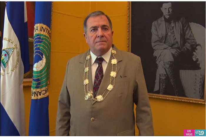 Doctor Carlos Argüello recibe Presidencia de Ihladi
