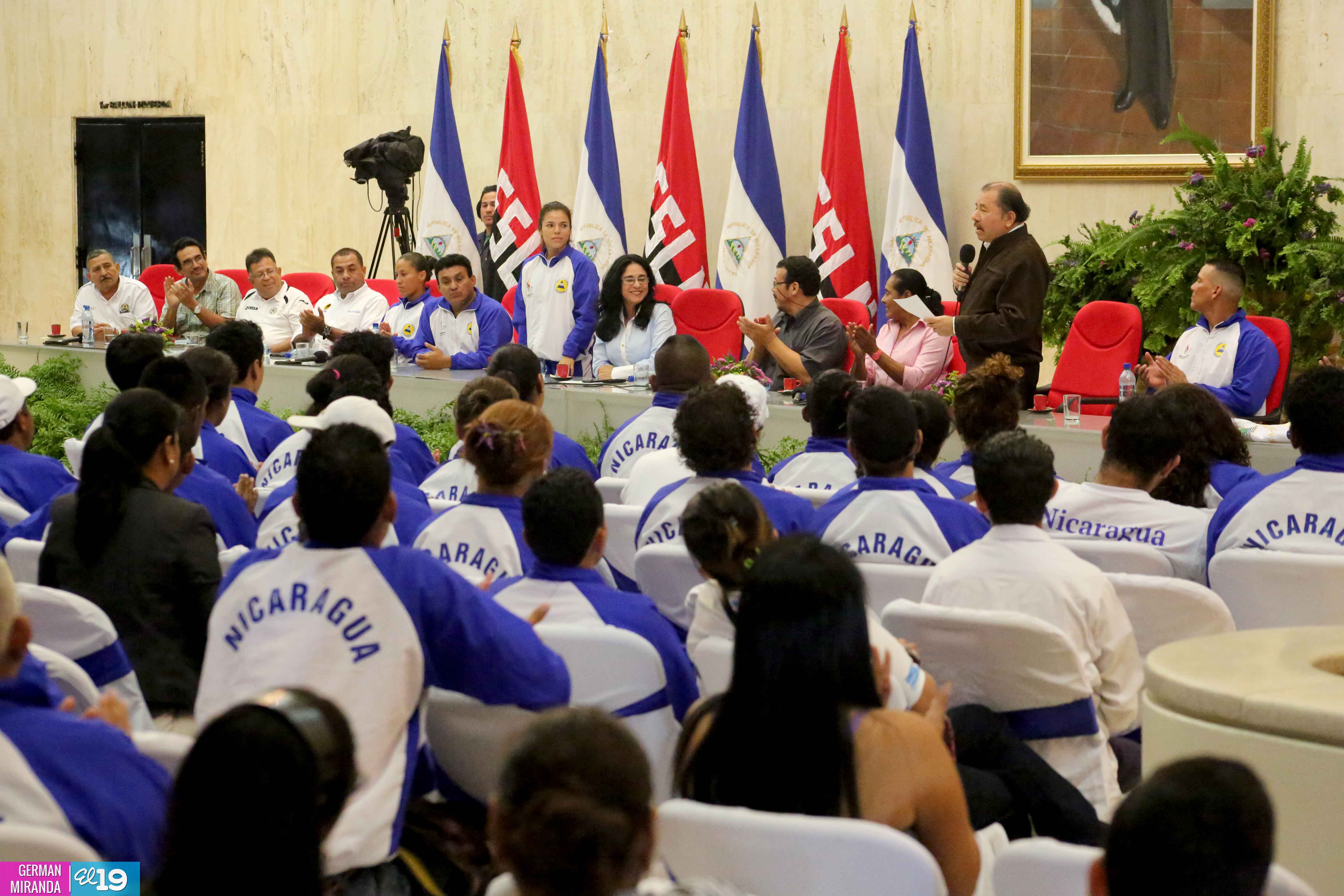 Daniel abandera delegación que participará en Juegos Centroamericanos y del Caribe