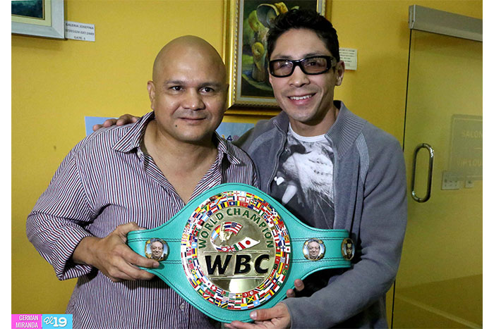 Tricampeón mundial de boxeo Israel El Magnífico Vázquez visita Nicaragua