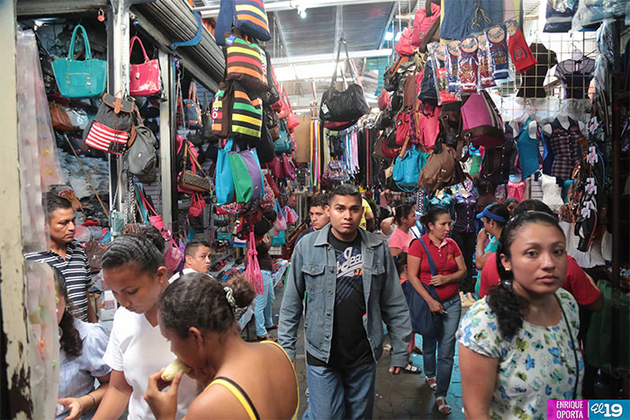 Mercado Oriental abarrotado a pocos días de celebración de la Purísima