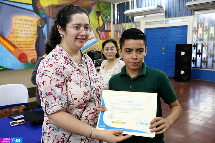 Jóvenes concluyen curso técnico promovido por el Mined