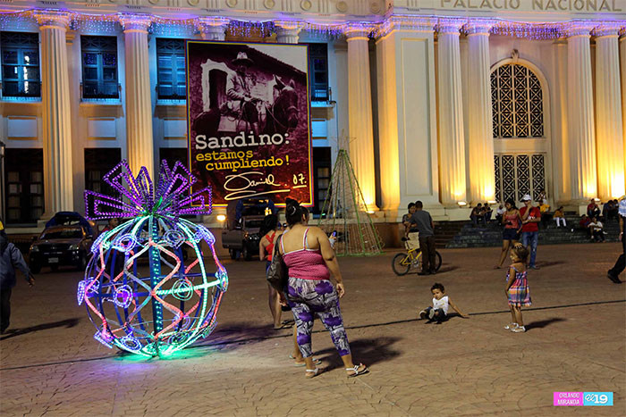 Espectacular juego de luces en Plaza de la Revolución y Plaza La Fe