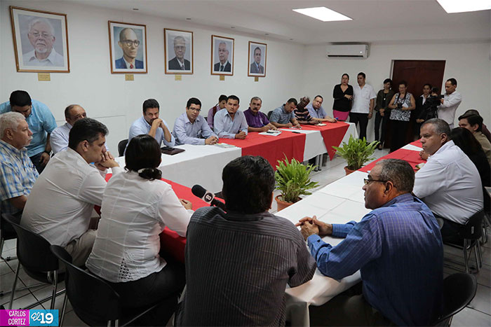 Comunidad universitaria sostiene fructífero encuentro con ministro bolivariano
