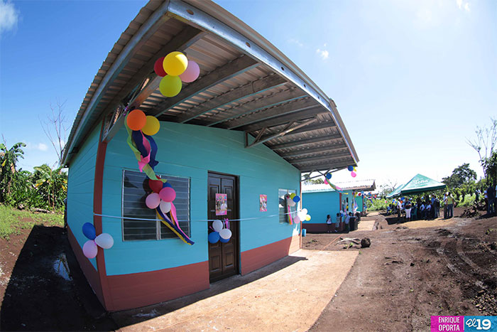 En tiempos de Navidad, familias de Corn Island reciben viviendas dignas