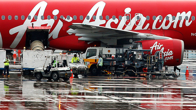 Ampliaron zona de búsqueda de víctimas del avión de AirAsia