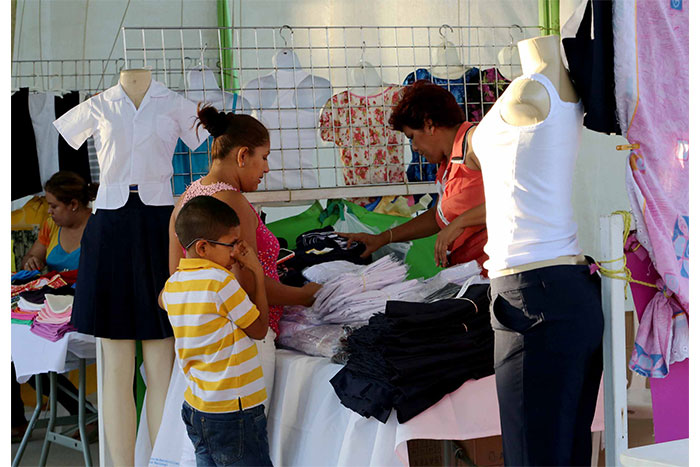 Realizan primera feria nacional de la Economía Familiar