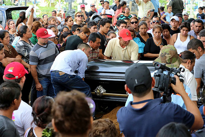 Dan emotiva despedida a artista nicaragüense