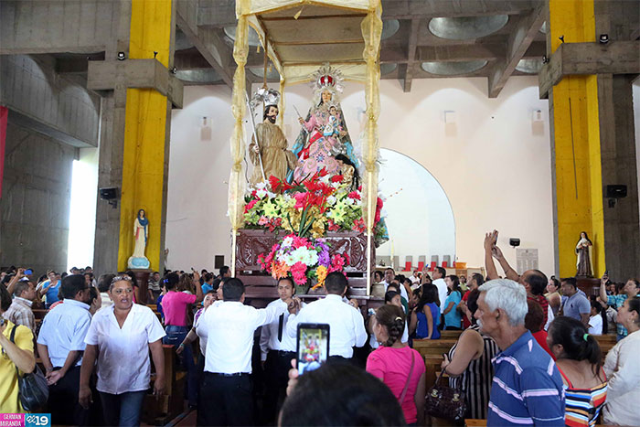 Virgen de la Candelaria es festejada por los capitalinos