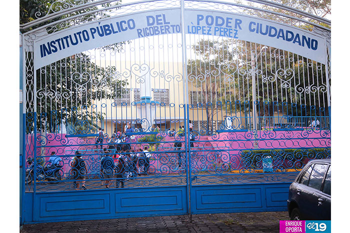 Estudiantes del Rigoberto López Pérez regresan a las aulas de clases